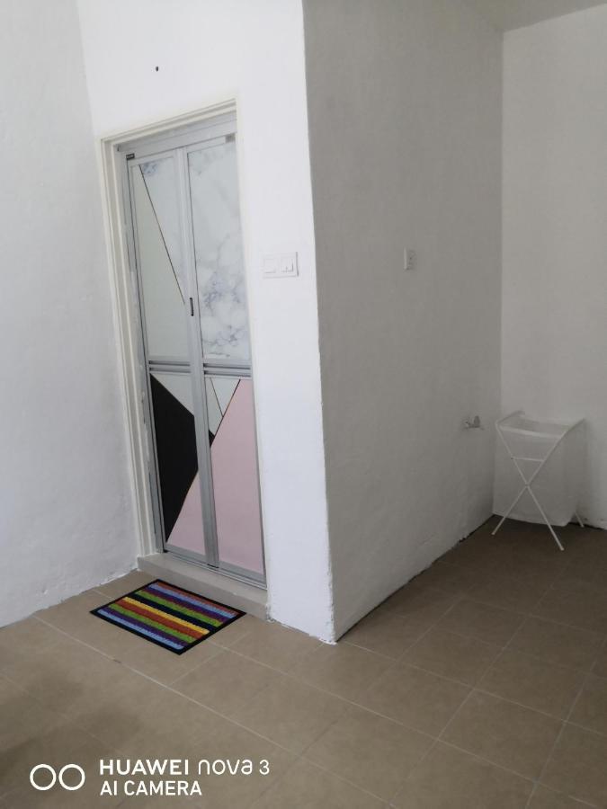 Abah 2 Room Homestay Pasir Gudang Exterior foto